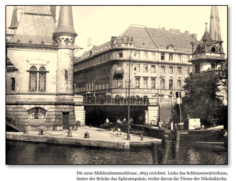 Die neue Mhlendammschleuse, 1893 errichtet. Links das Schleusenwrterhaus, hinter der Brcke das Ephraimpalais, rechts davon die Trme der Nikolaikirche.