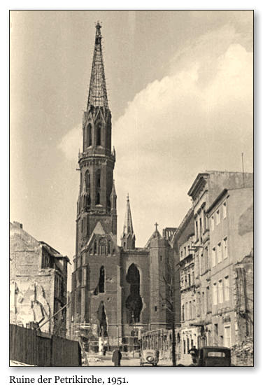 Ruine der Petrikirche, 1951.